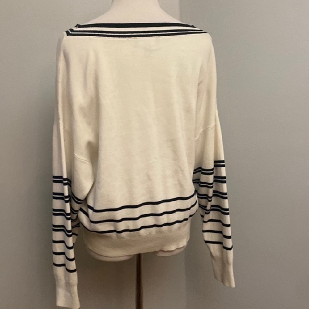 Express Sweater - Picture 3 of 3